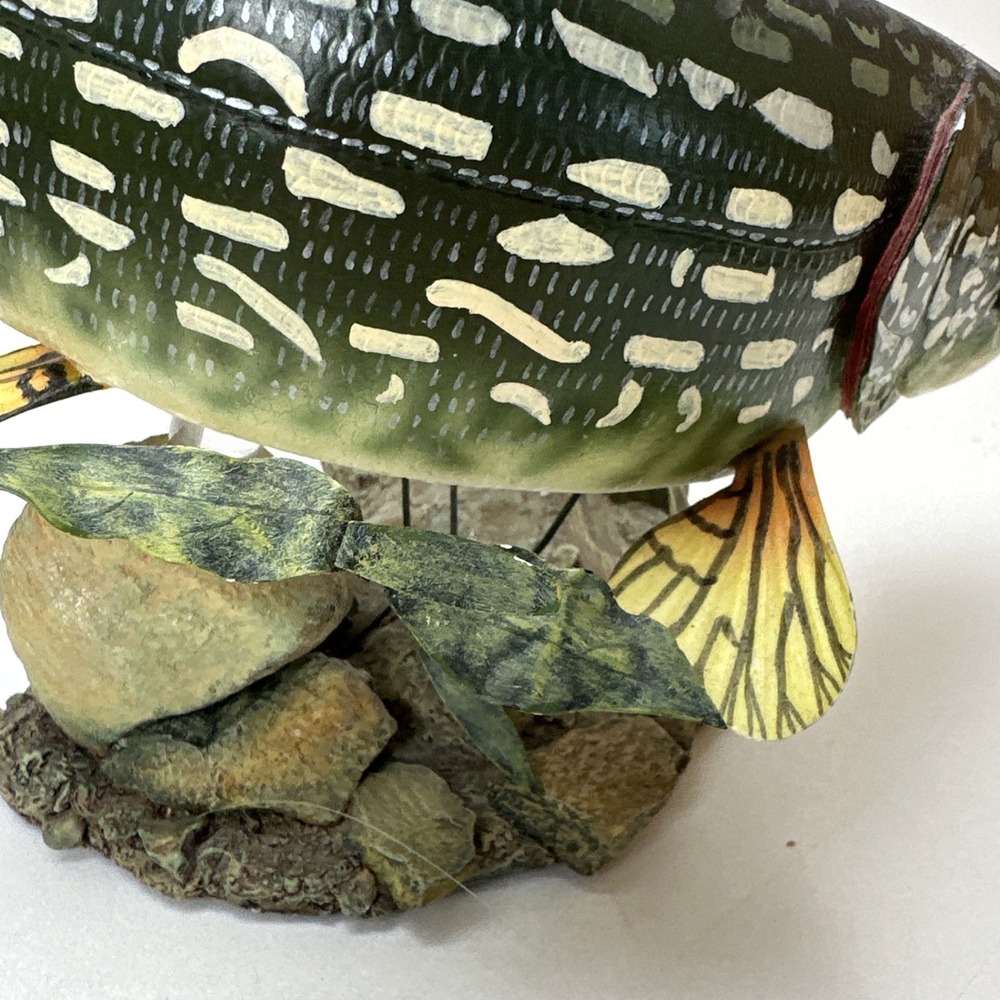 Danbury Mint George Kruth Great Northern Pike Fish Figurine Small Chip - Picture 5 of 16